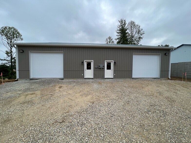 More Photos Of 3139 N Westbury Village Dr, Bloomington Light Distribution For Lease