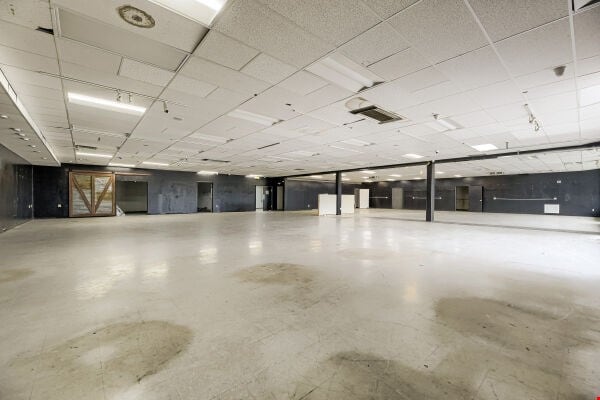 More Photos Of 9110 Ralston Rd, Arvada Showroom For Sale