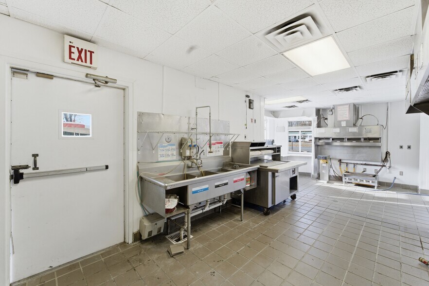 More Photos Of 5079 James Madison Pky, King George Fast Food For Sale