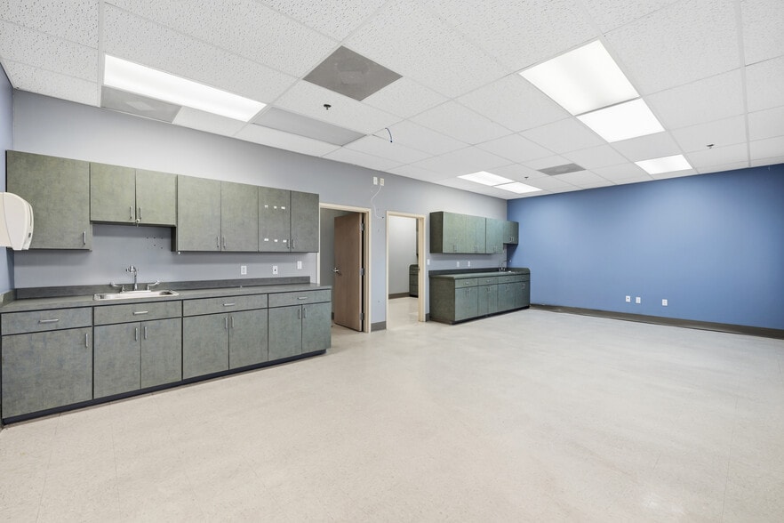 More Photos Of 2101 S Cynthia St, McAllen Medical For Lease