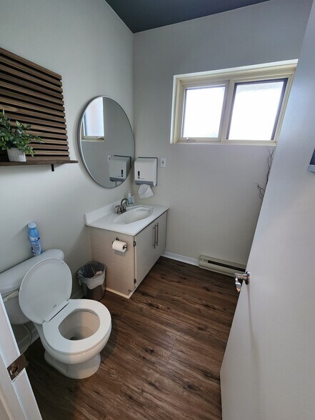 More Photos Of 3994 Boul Saint-Martin O, Laval Storefront Retail Residential For Sale