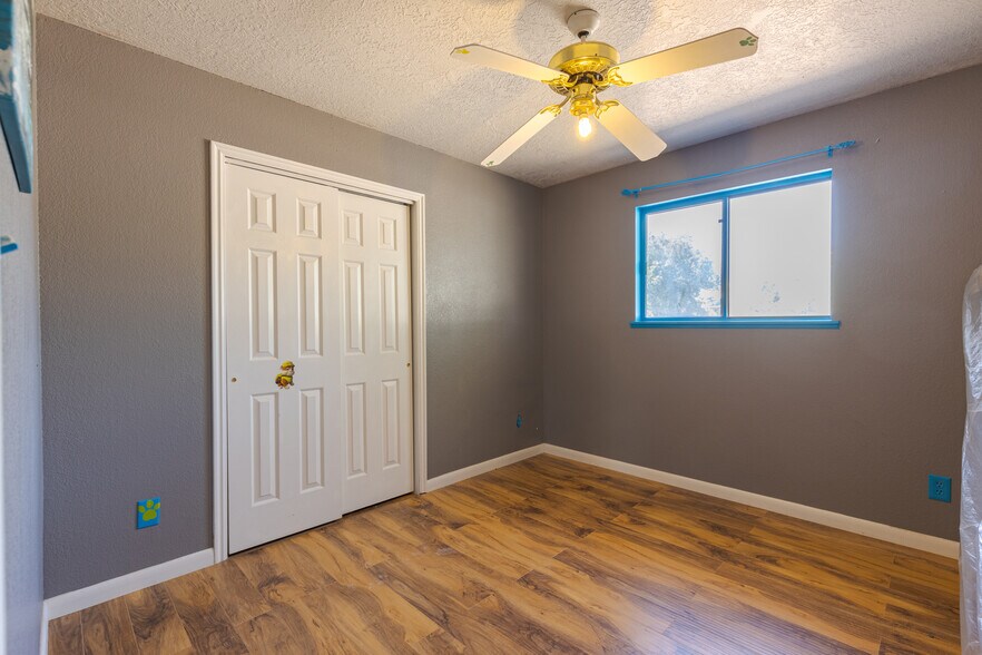 More Photos Of 481 W 100 N, Hurricane Specialty For Sale