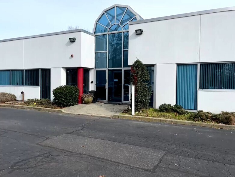 More Photos Of 300 Corporate Plz, Islandia Office For Sale