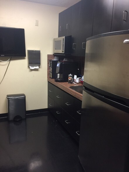 More Photos Of 2402-2406 W 8th Ct, Hialeah Warehouse For Lease