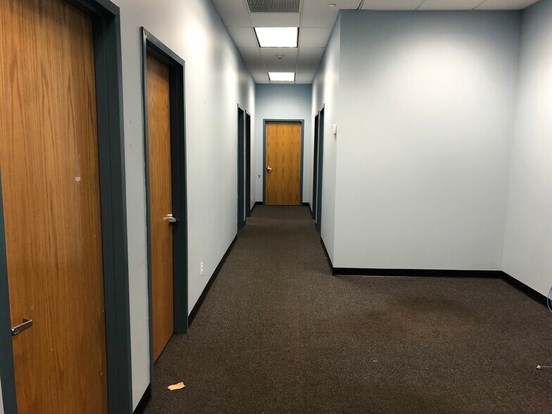 More Photos Of 700 Hicksville Rd, Bethpage Warehouse For Lease