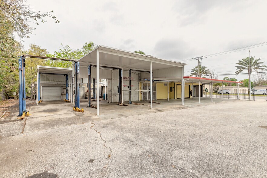 More Photos Of 82 N Yonge St, Ormond Beach General Retail For Sale