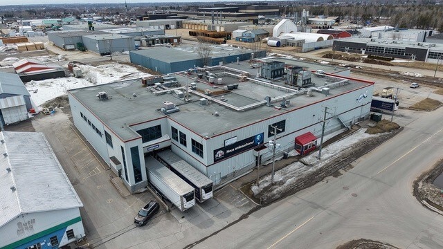More Photos Of 521 Rue Des Érables, Trois-Rivières Manufacturing For Sale