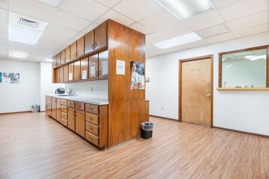More Photos Of 231 Memorial Dr, Jacksonville Medical For Sale