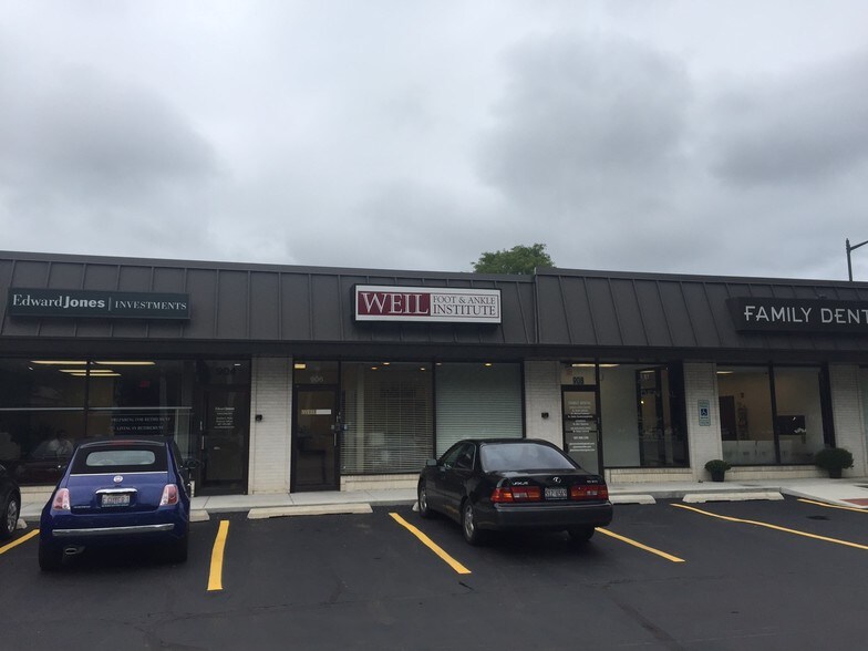 More Photos Of 900-908 Waukegan Rd, Glenview Medical For Lease