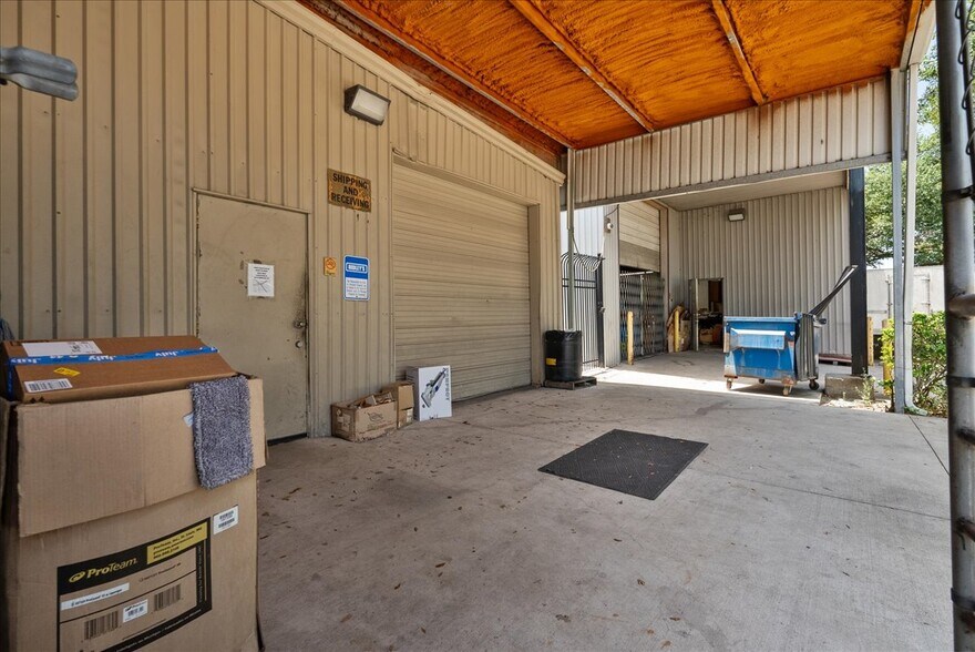 More Photos Of 3700 Reveille St, Houston Freestanding For Lease