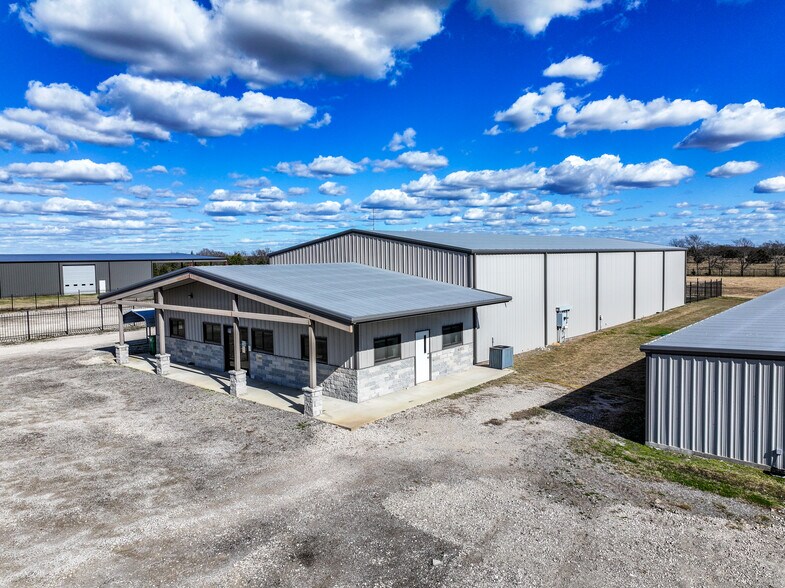 Primary Photo Of 11639 E US Highway 175, Kemp Flex For Lease