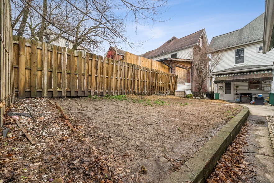 More Photos Of 534 S Main St, Greensburg Bar For Sale