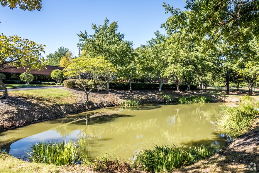 More Photos Of 7275 Goodlett Farms Pky, Cordova Light Distribution For Lease