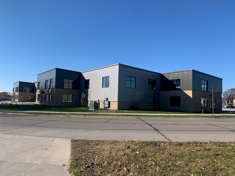 More Photos Of 1535 Steele Ave SW, Grand Rapids Distribution For Lease