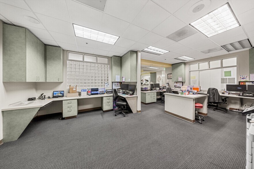 More Photos Of 27871 Smyth Dr, Santa Clarita Medical For Sale