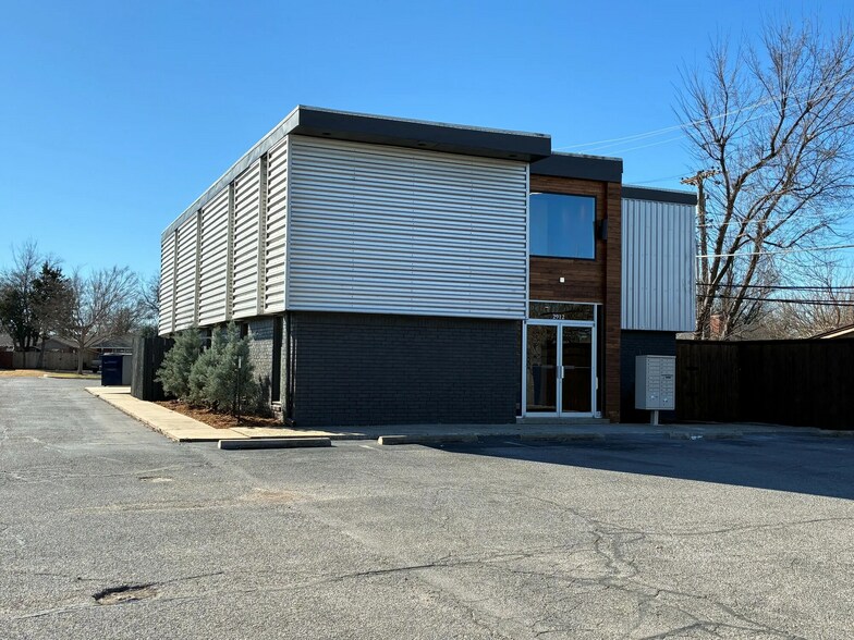Primary Photo Of 2912 Lakeside Dr, Oklahoma City Office For Lease