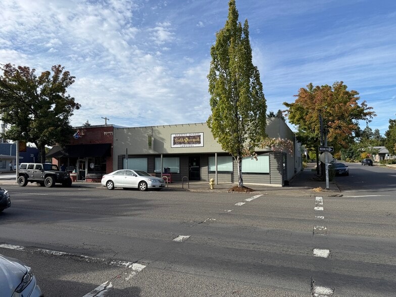 More Photos Of 719 E 1st St, Newberg Storefront For Sale