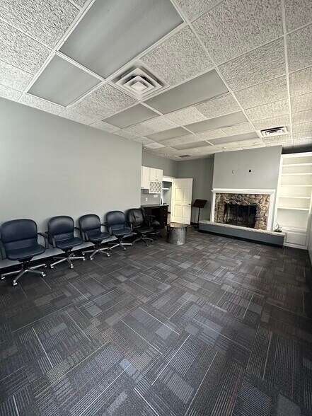 More Photos Of 10 Liberty St, Edison Warehouse For Lease