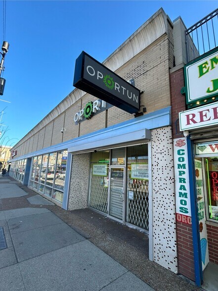 More Photos Of 4013 W 26th St, Chicago Storefront Retail Office For Lease