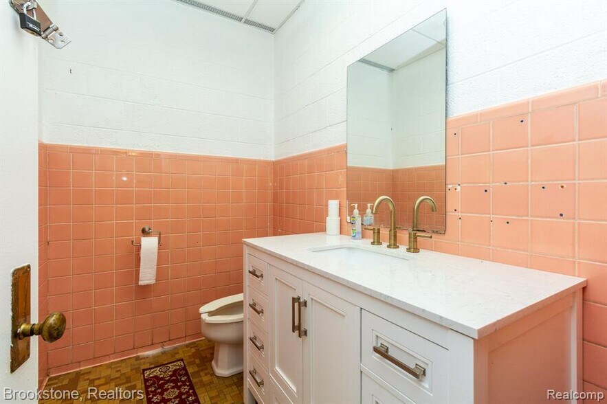 More Photos Of 22021 Memphis Ave, Warren Lodge Meeting Hall For Sale