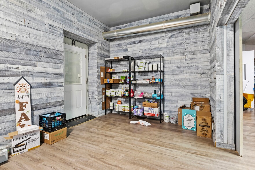 More Photos Of 1415-1419 Leestown Rd, Lexington General Retail For Sale