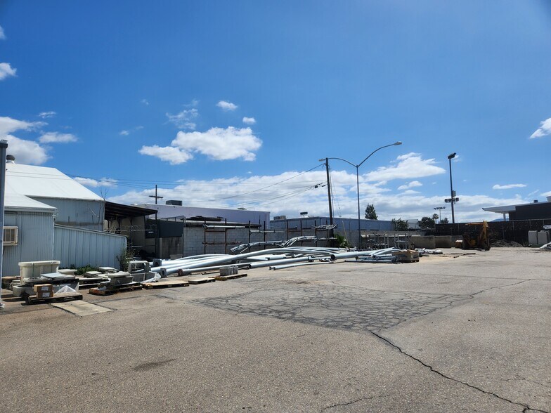 More Photos Of 1370 Pioneer Way, El Cajon Warehouse For Lease
