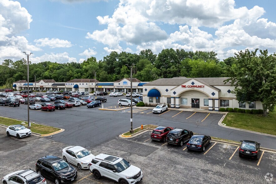 More Photos Of 17601 E 40 Hwy, Independence Unknown For Lease