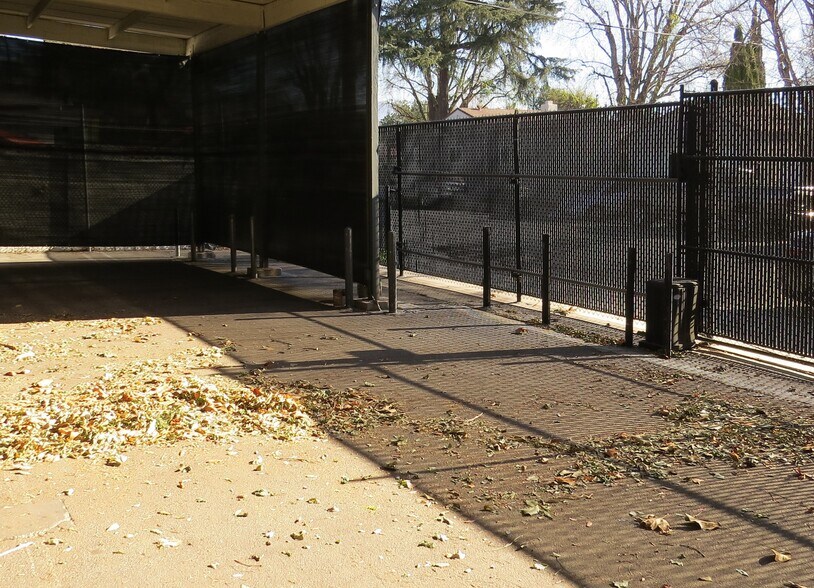 More Photos Of 1601-1605 Victory Blvd, Glendale Loft Creative Space For Sale