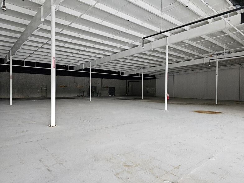 More Photos Of 910 Anderson St, Piedmont Supermarket For Lease