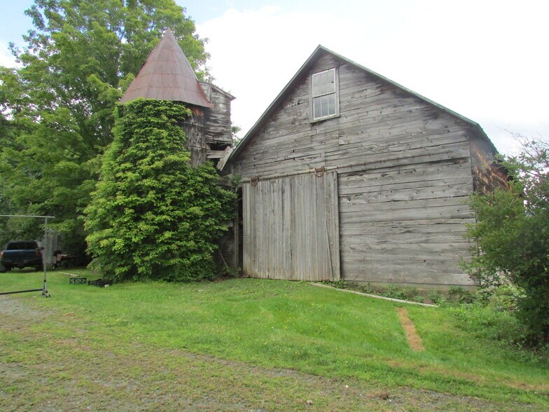 More Photos Of 72 Wood Rd, Quechee Industrial For Sale