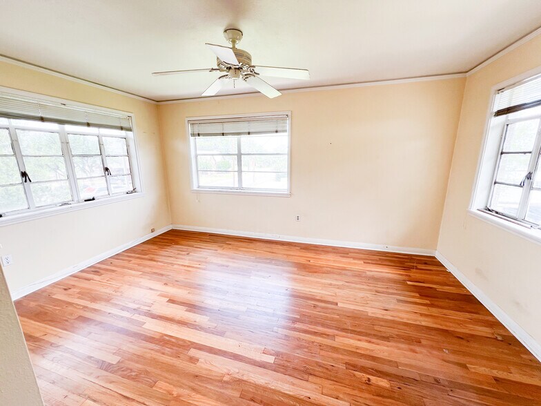 More Photos Of 1306 W Wall St, Midland Office For Lease