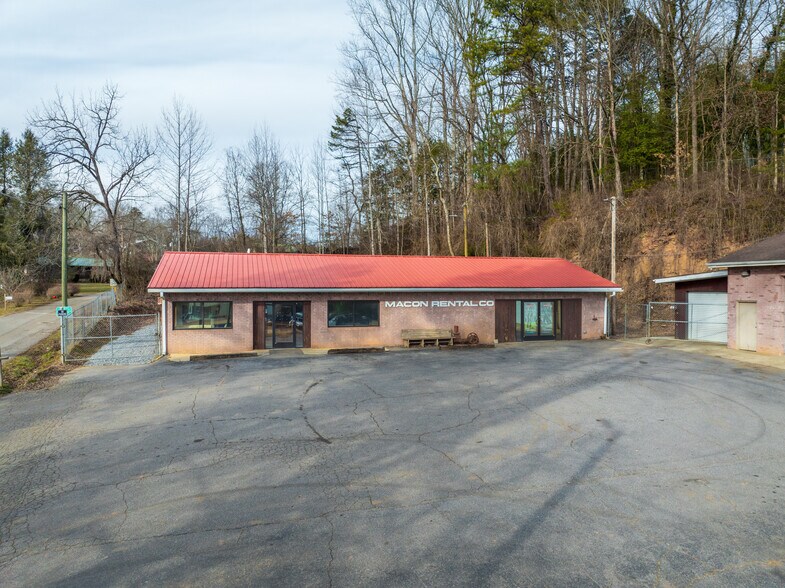 More Photos Of 535 W Main St, Franklin Specialty For Sale