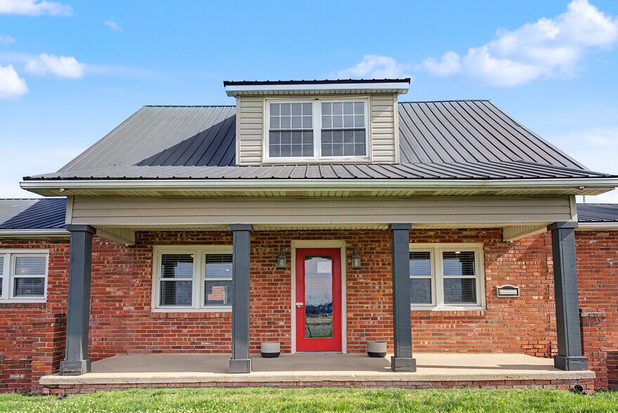 More Photos Of 2102 N Outer Dr, Dexter Office For Sale