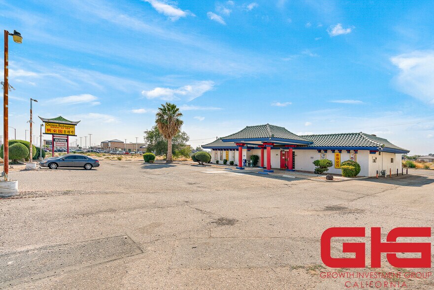 More Photos Of 14745 Palmdale Rd, Victorville General Retail For Sale