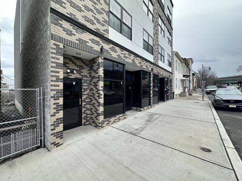 More Photos Of 477 Main St, Paterson Apartments For Lease