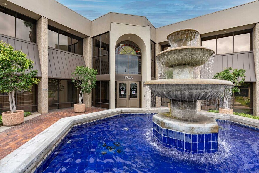 More Photos Of 1717-1745 W Orangewood Ave, Orange Office For Sale