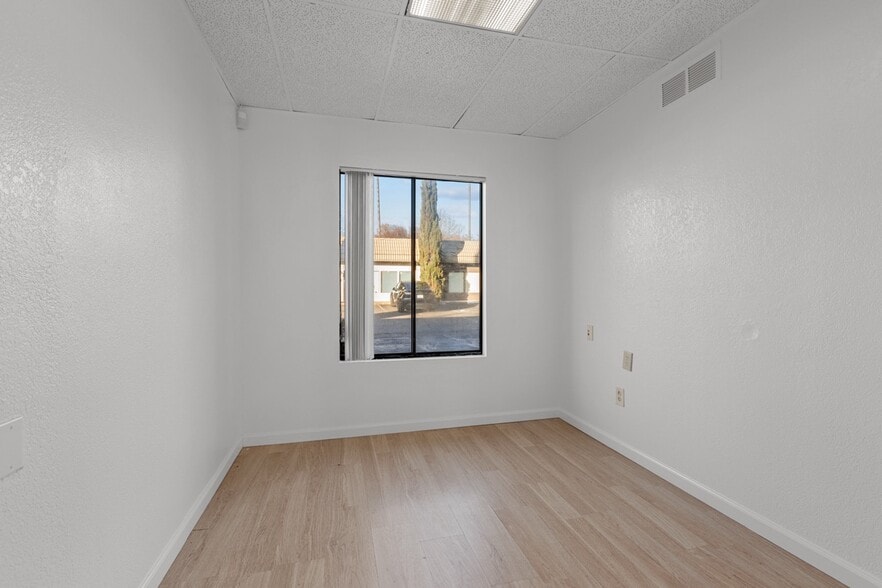 More Photos Of 4800 Manzanita Ave, Carmichael Office Residential For Lease