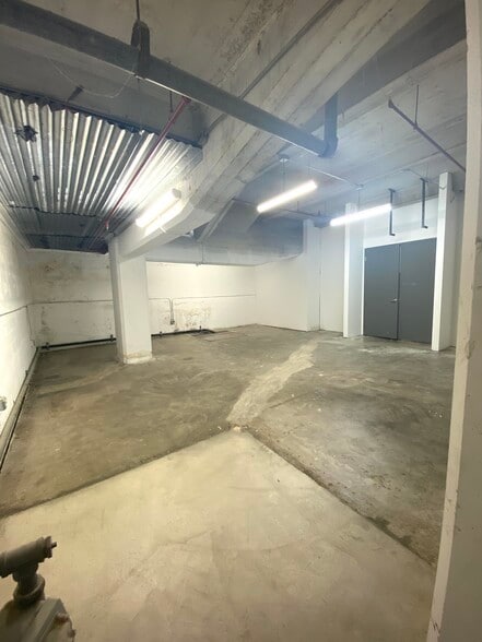 More Photos Of 901 E 31st St, Los Angeles Manufacturing For Lease