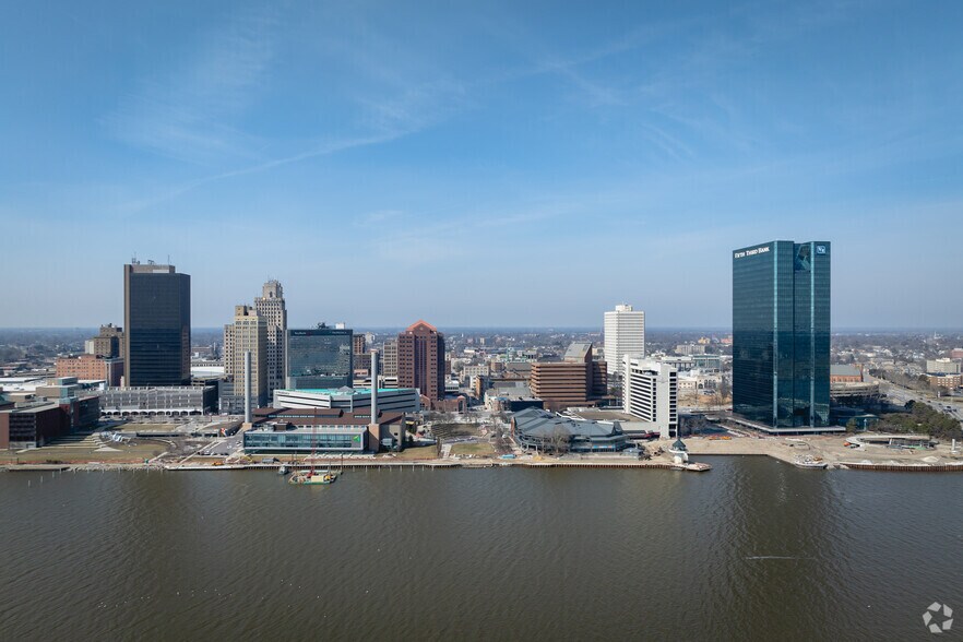 More Photos Of 1 Seagate, Toledo Office For Lease