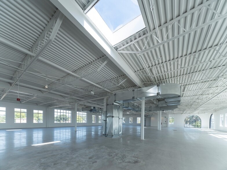 More Photos Of 2650 St Clair Av W, Toronto Freestanding For Sale