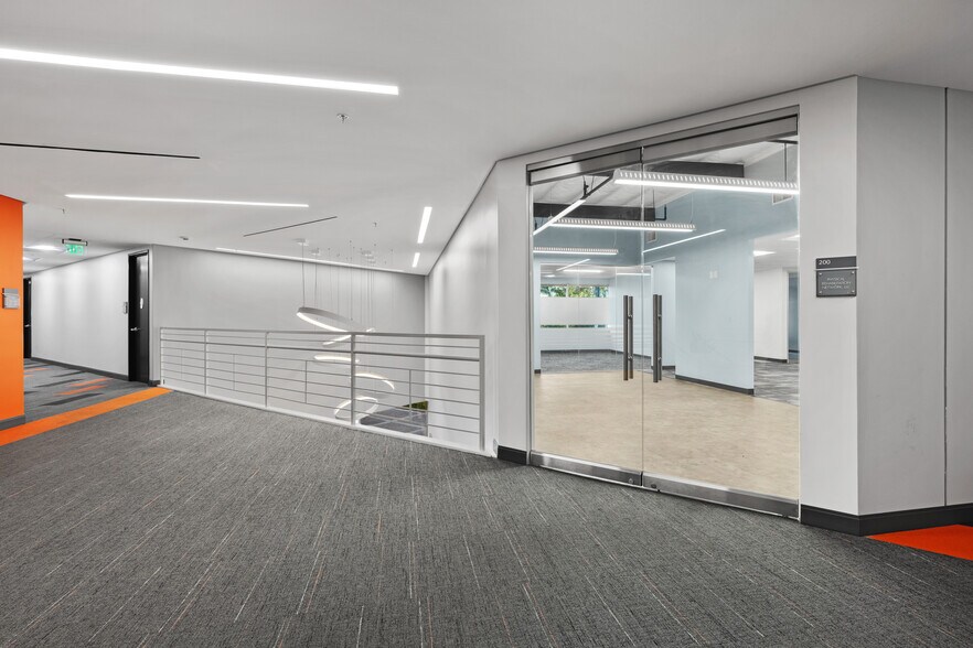 More Photos Of 2035 corte del nogal, Carlsbad Office For Lease