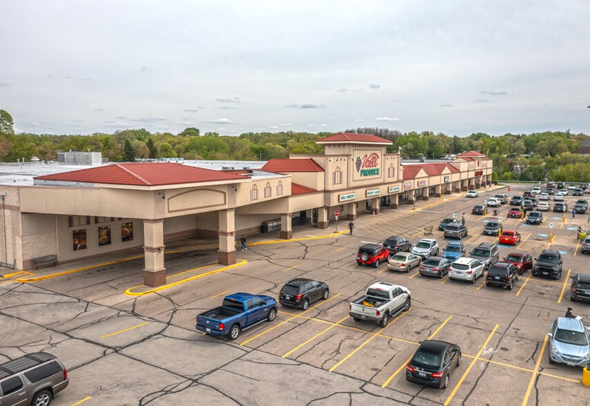 More Photos Of 6550 N Alpine Rd, Loves Park Supermarket For Lease