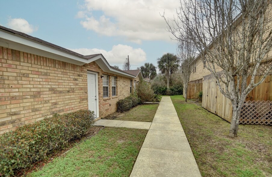 More Photos Of 485 Tegarden Rd, Gulfport Multifamily For Sale