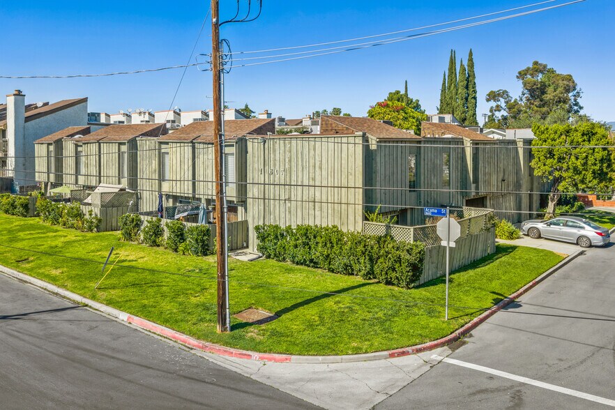 More Photos Of 11607 Acama St, Studio City Apartments For Sale