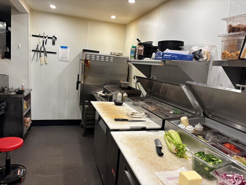 More Photos Of 16087 Perry Hwy, Warrendale Freestanding For Lease