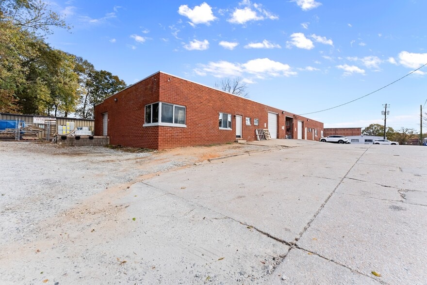 More Photos Of 636 Industrial Blvd, Gainesville Warehouse For Sale