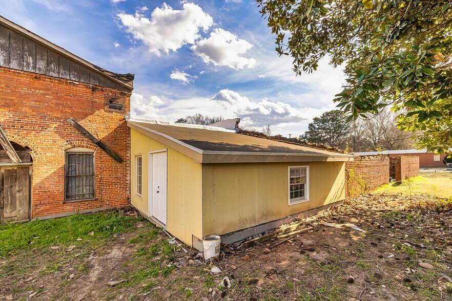 More Photos Of 11 Hunter st, Senoia Storefront For Sale