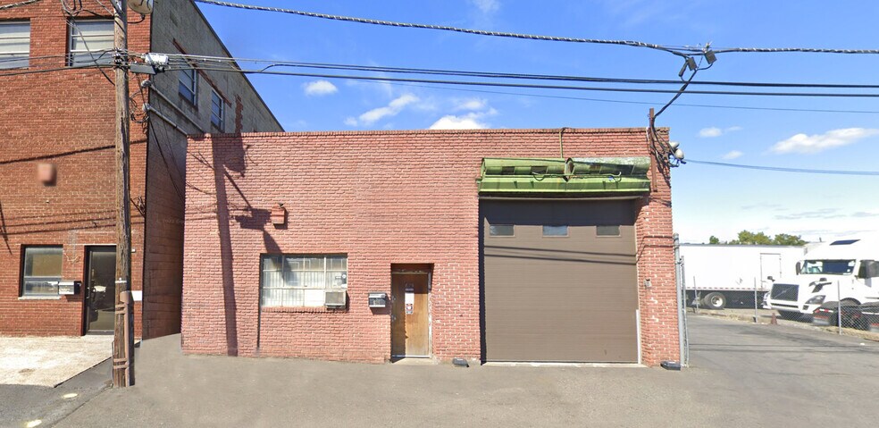 More Photos Of 625 Pennsylvania Ave, Linden Manufacturing For Sale