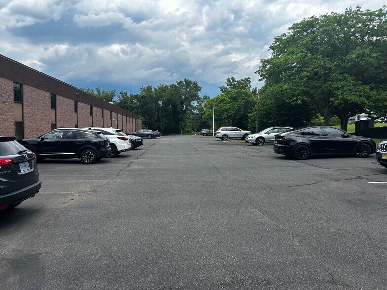 More Photos Of 14-16 Thomas J Rhodes Industrial Dr, Trenton Warehouse For Lease