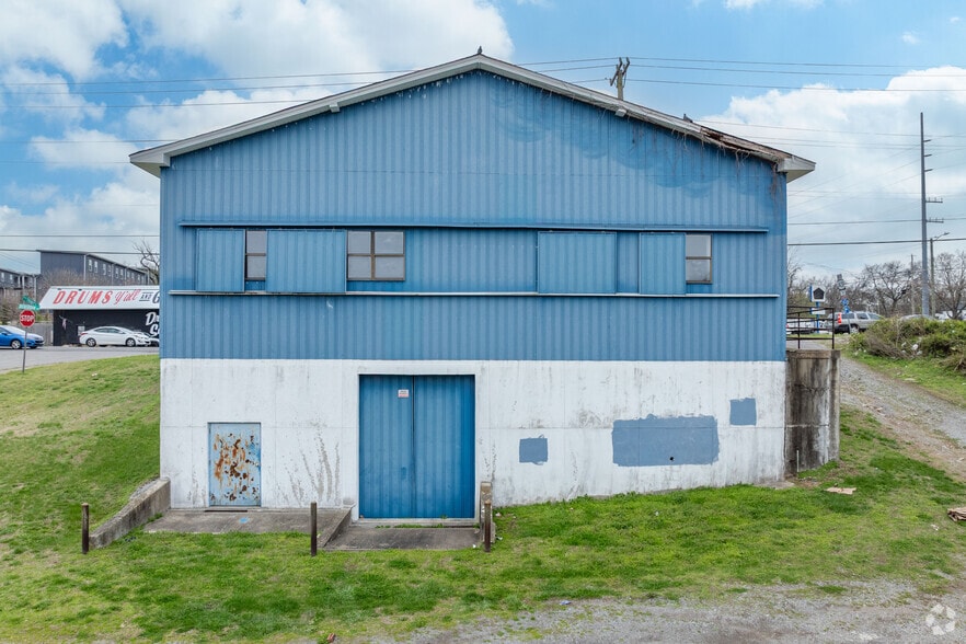 More Photos Of 2208 Dickerson Pike, Nashville Warehouse For Lease